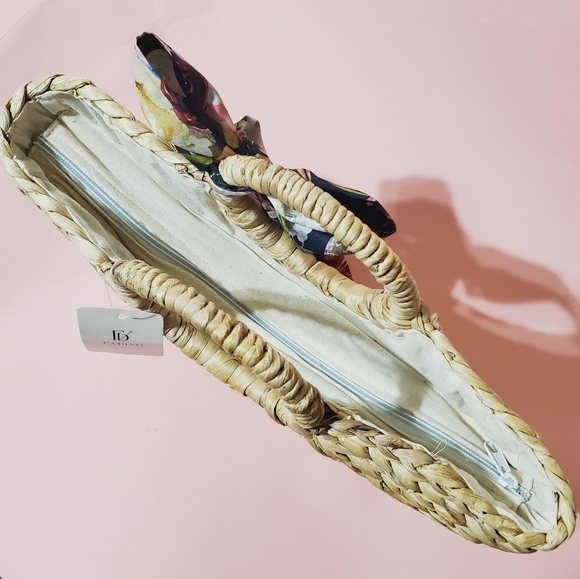 Shell Shaped Straw Handbag - Picture 4 of 7